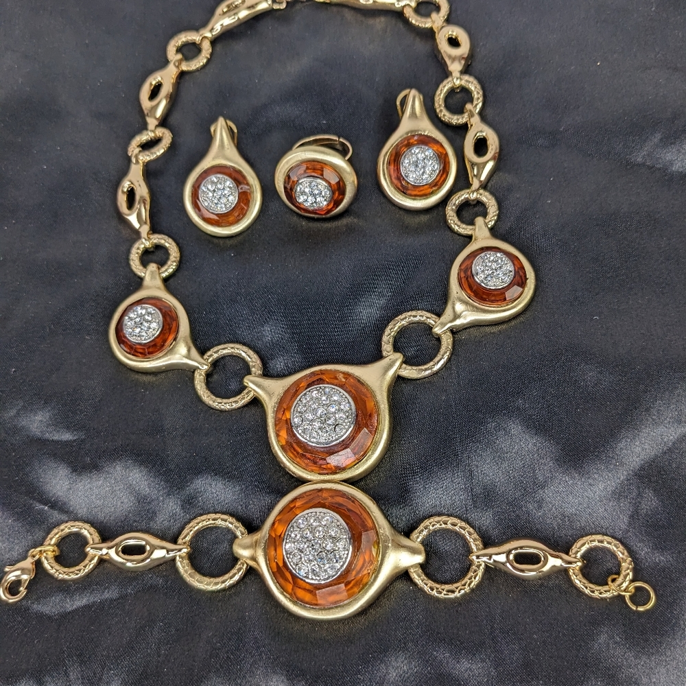 NWOT, BEAUTIFUL AFRICAN PARTY JEWELRY SET. - Picture 2 of 4